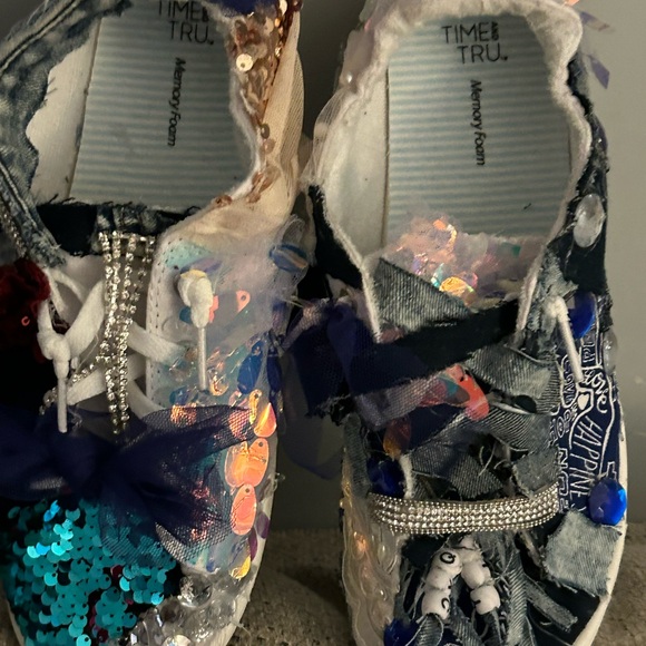 Size 10 sneakers - Picture 6 of 10